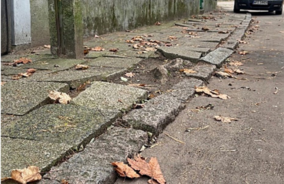 alt='Na chodnikach Boernerowa �atwo o upadek. Czy dzielnica w ko�cu je naprawi?'