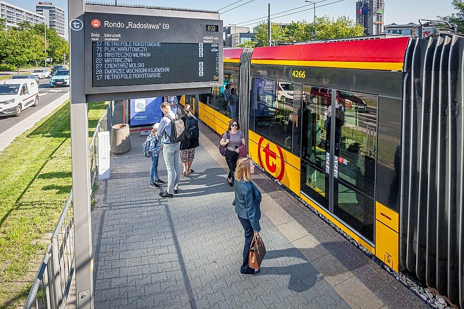 alt='Tramwajem z Woli na Ochot� przez Dworzec Zachodni. Umowa podpisana'