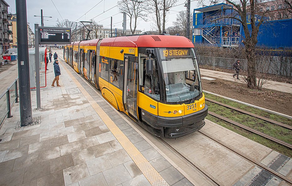 Tramwajem z Woli na Ochot� przez Dworzec Zachodni. Umowa podpisana