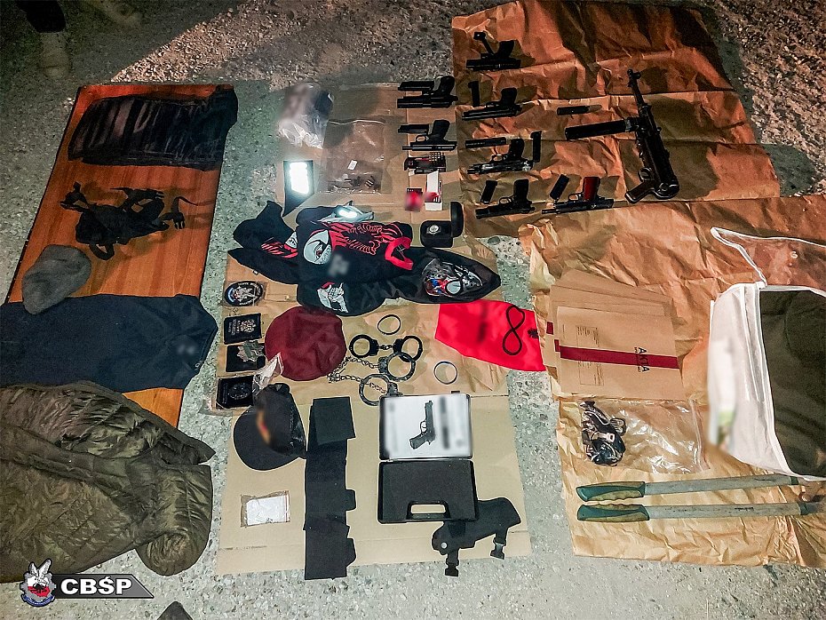 alt='Mi�dzynarodowe uderzenie w gang motocyklowy i klany tureckie. Zatrzymano 23 osoby'