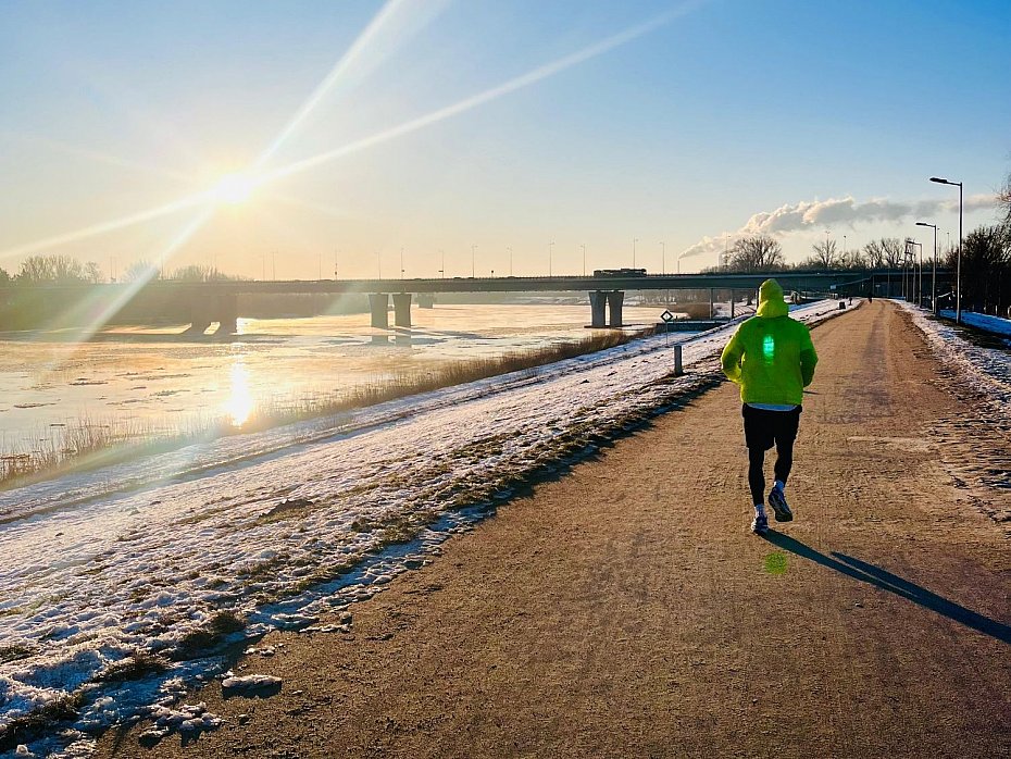 alt='Wis�a zaprasza zim�. Bieganie, joga, szachy i warsztaty szkutnicze'