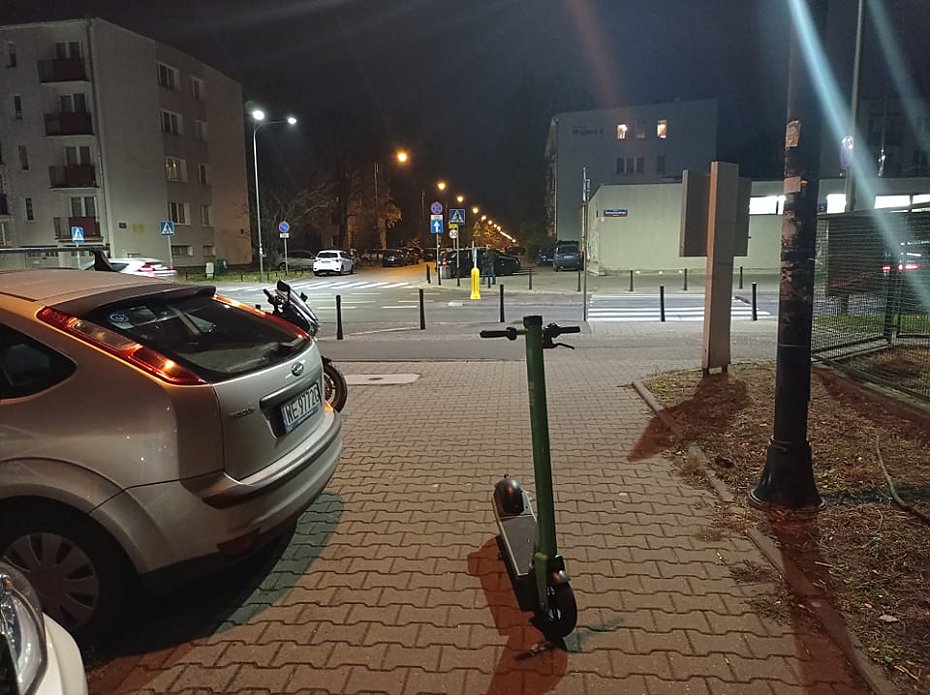 alt='Warszawa ma do�� hulajn�g na chodnikach. Jest projekt kampanii za 1,5 mln'