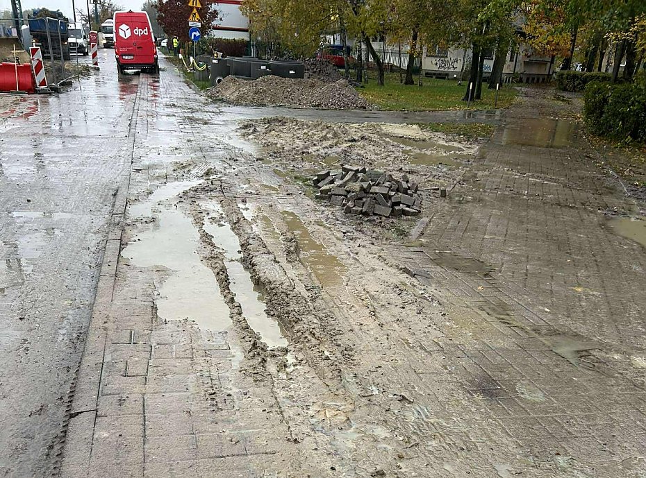 Chaos przy Powsta�c�w �l�skich. Utrudnienia potrwaj� jeszcze d�ugo