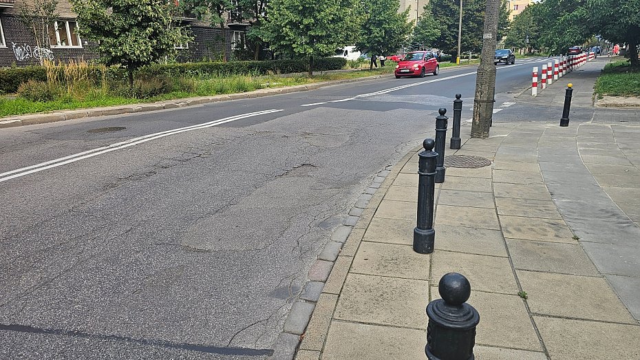 Krajewskiego do pilnej przebudowy. ZDM: "Priorytetem jest droga rowerowa na Mickiewicza"