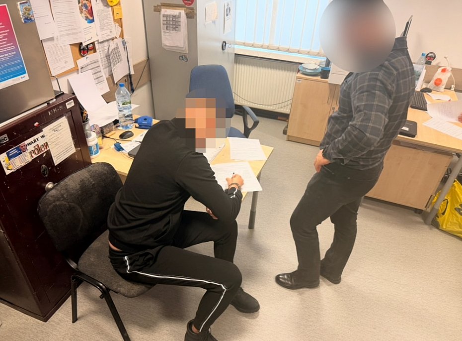 alt='400 gram�w narkotyk�w i sprz�t do porcjowania. 30-latek zatrzymany na Mokotowie'