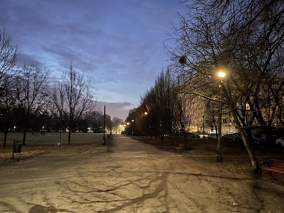alt='Ciemno�ci w parku na Sadybie. Czy wkr�tce b�dzie lepiej?'