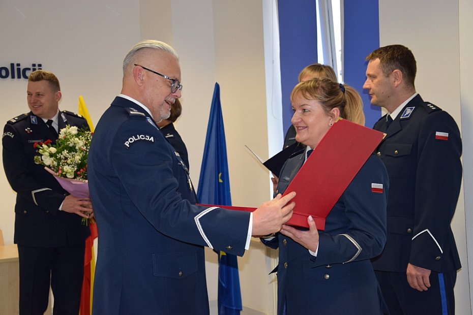 alt='Wzruszaj�ce po�egnanie w mokotowskiej komendzie'