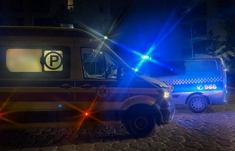 alt='Le�a� pijany na ulicy. Stra�nicy odkryli, �e jest poszukiwany'