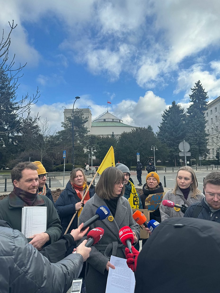 alt='Miasto Jest Nasze z�o�y�o w Sejmie 20 tys. podpis�w za fotoradarami akustycznymi'