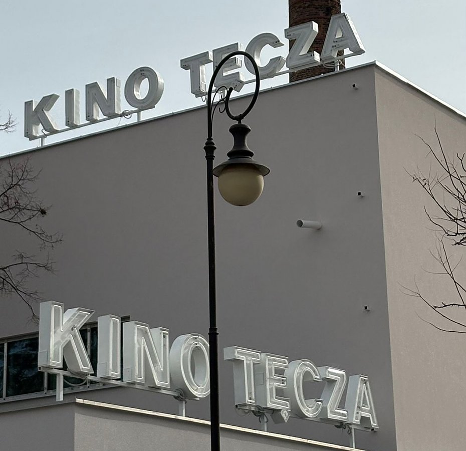 alt='Wr�ci� kultowy �oliborski neon. Kino T�cza jak dawniej'