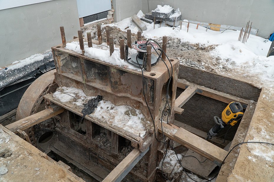 Wr�ci� kultowy �oliborski neon. Kino T�cza jak dawniej