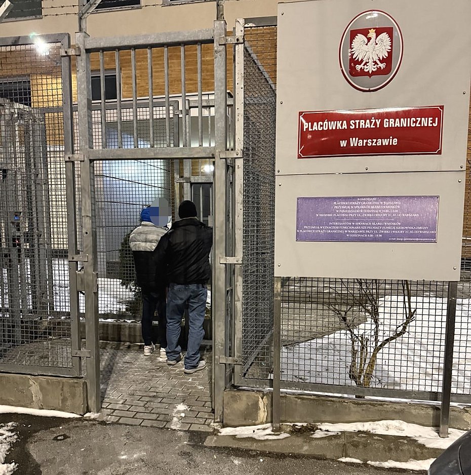 alt='Kontrola auta pod Piasecznem. W baga�niku kokaina i narz�dzia do w�ama�'