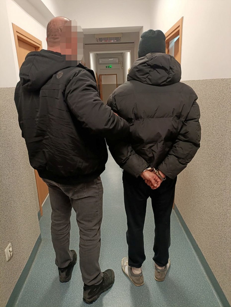 alt='Wr�ci� na miejsce w�amania. Tam czekali ju� policjanci'