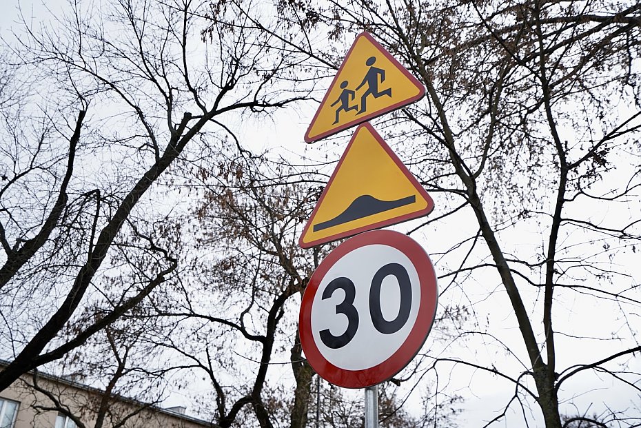 alt='B�dzie wolniej. Miasto planuje stref� 30 i progi zwalniaj�ce'