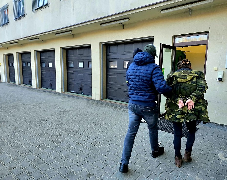 alt='By�a poszukiwana sze�cioma listami go�czymi. Zatrzymali j� kryminalni'