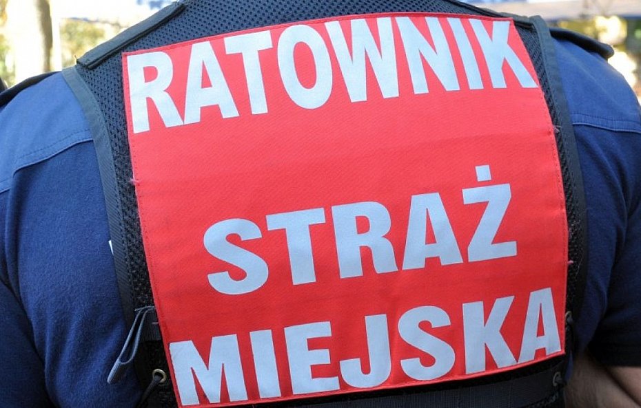 alt='98-latka zas�ab�a w sto��wce. Stra�nicy miejscy ruszyli z pomoc�'