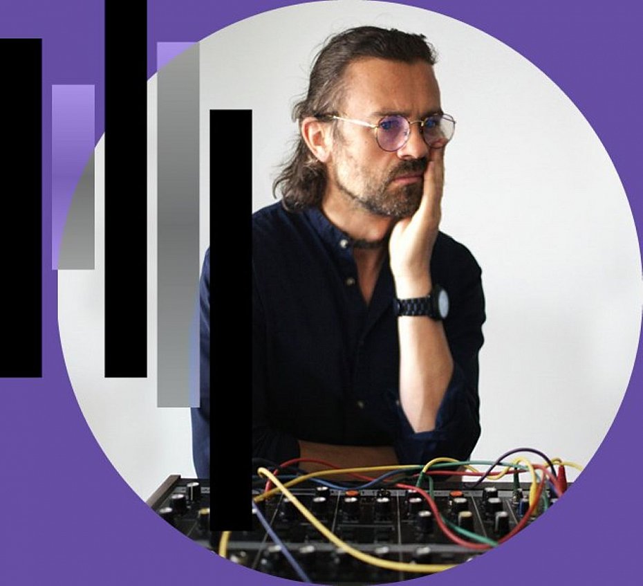 alt='Koncert Szymona Weissa. Elektronika, syntezatory i wielki obraz'