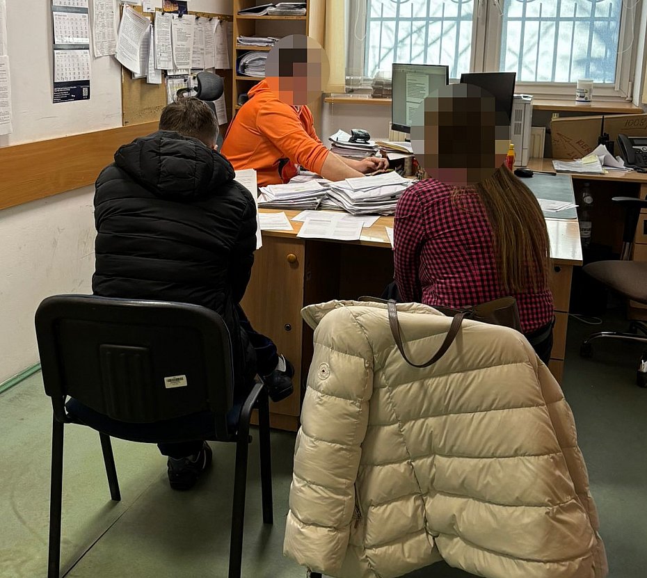 alt='Oszustwo na pracownika banku. 20-latek zatrzymany przy odbiorze pieni�dzy'