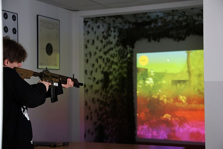 Wirtualne strzelnice w szko�ach. Uczniowie trenuj� bez ostrej amunicji