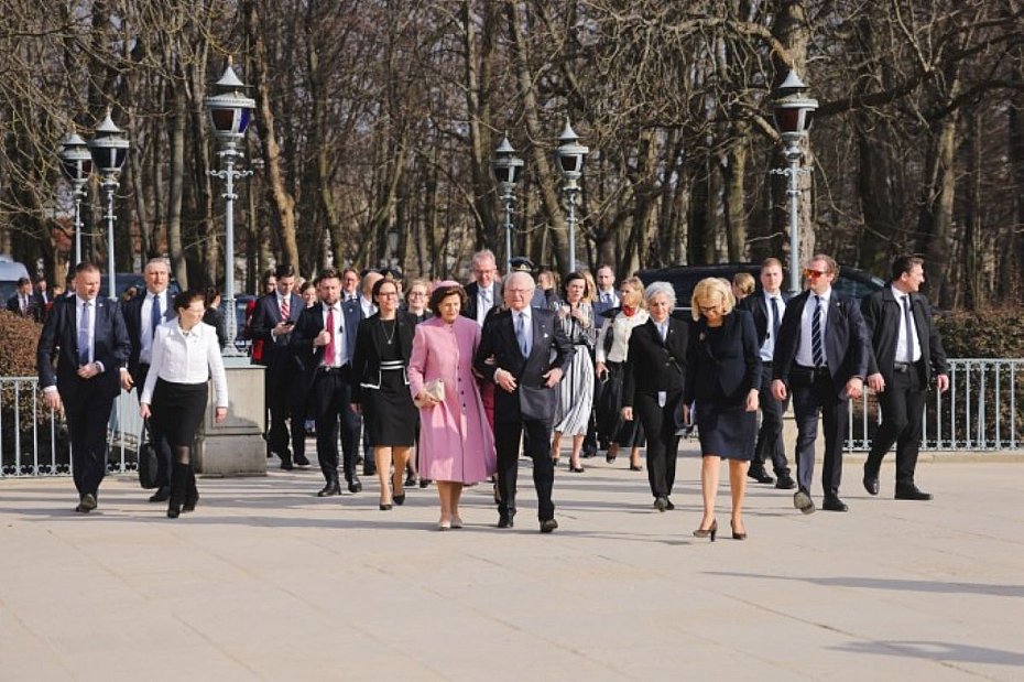 alt='Kr�l Szwecji Karol Gustaw odwiedzi� �azienki Kr�lewskie'