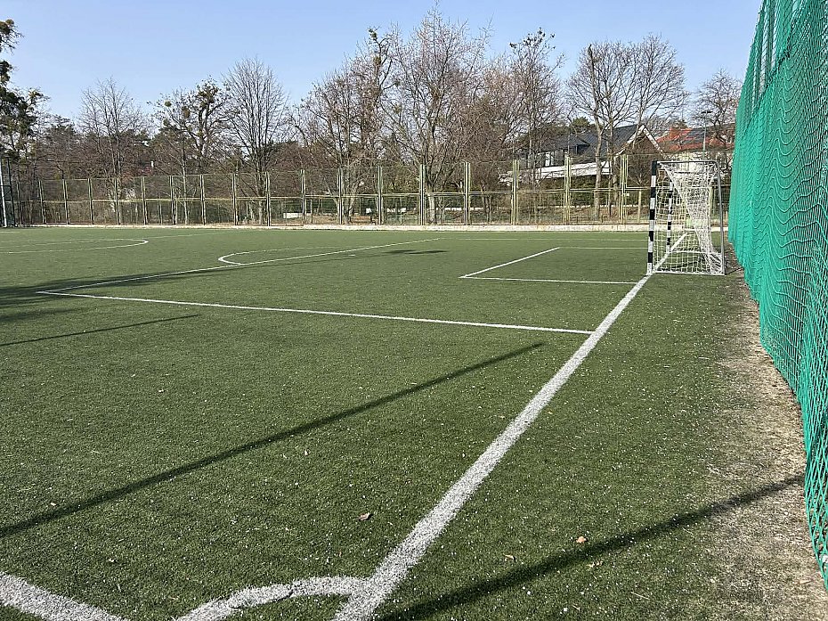 Boisko przy szkole w z�ym stanie. Radny apeluje o remont