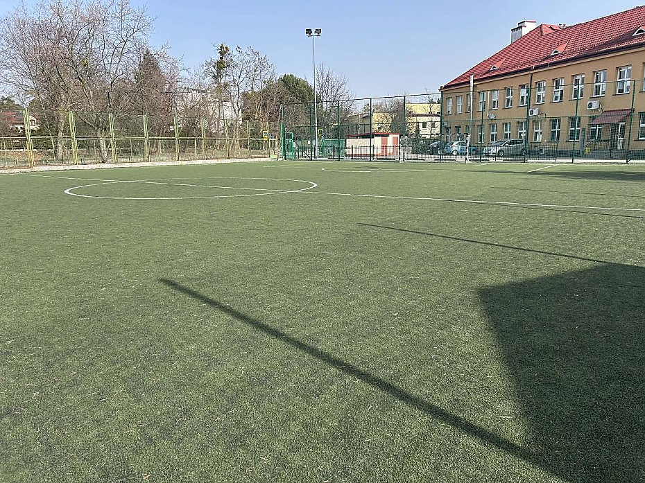 Boisko przy szkole w z�ym stanie. Radny apeluje o remont