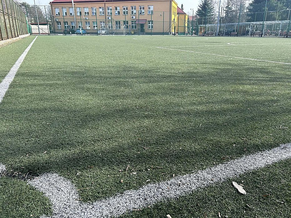 Boisko przy szkole w z�ym stanie. Radny apeluje o remont