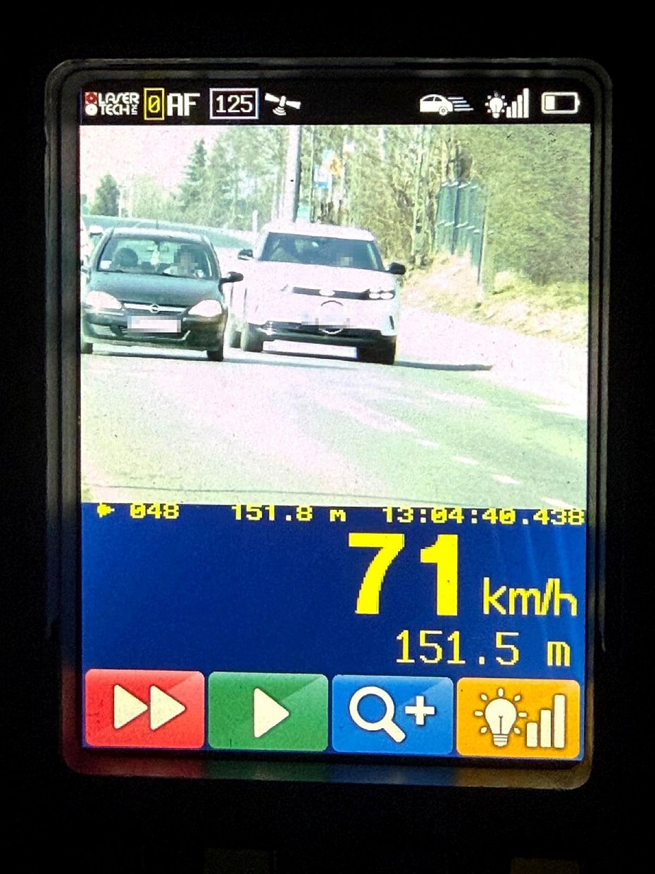 alt='Wyprzedza�a na przej�ciu i przekroczy�a pr�dko��. 20 punkt�w karnych'