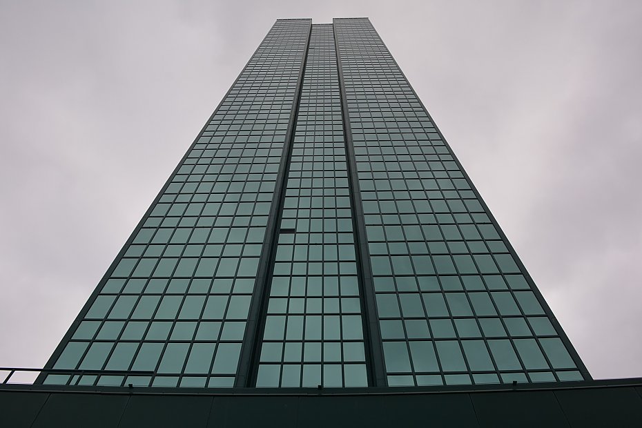 alt='Konserwator nie uratuje Intraco. Pierwszy warszawski "drapacz chmur" do rozbi�rki'