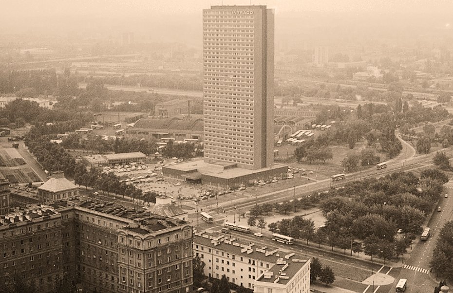 Konserwator nie uratuje Intraco. Pierwszy warszawski "drapacz chmur" do rozbi�rki