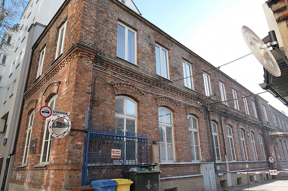 Bezcenny relikt fabryczny przy Ho�ej 51 sta� si� zabytkiem