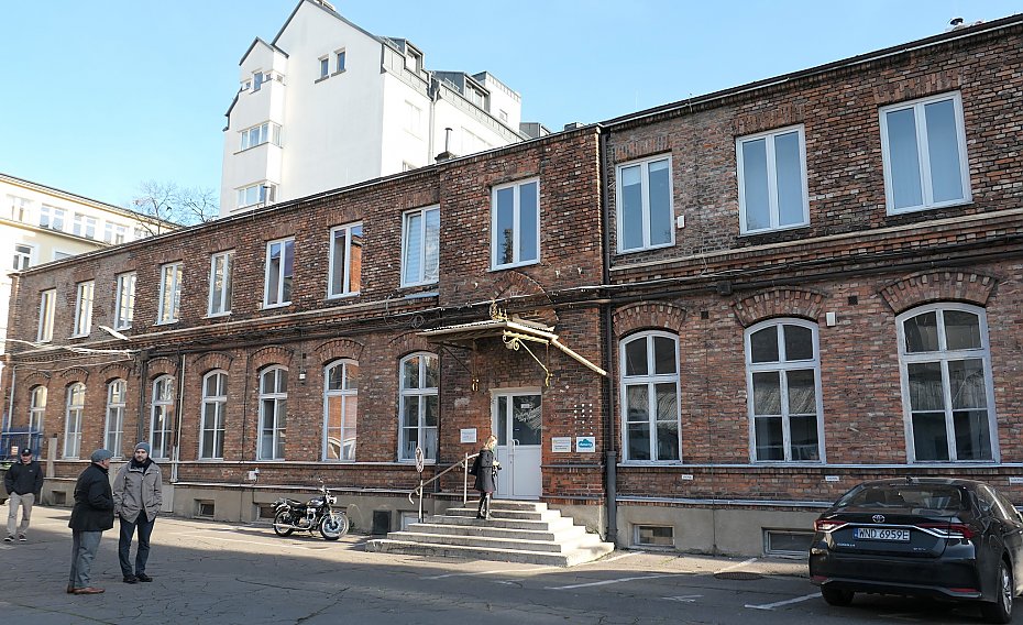 Bezcenny relikt fabryczny przy Ho�ej 51 sta� si� zabytkiem