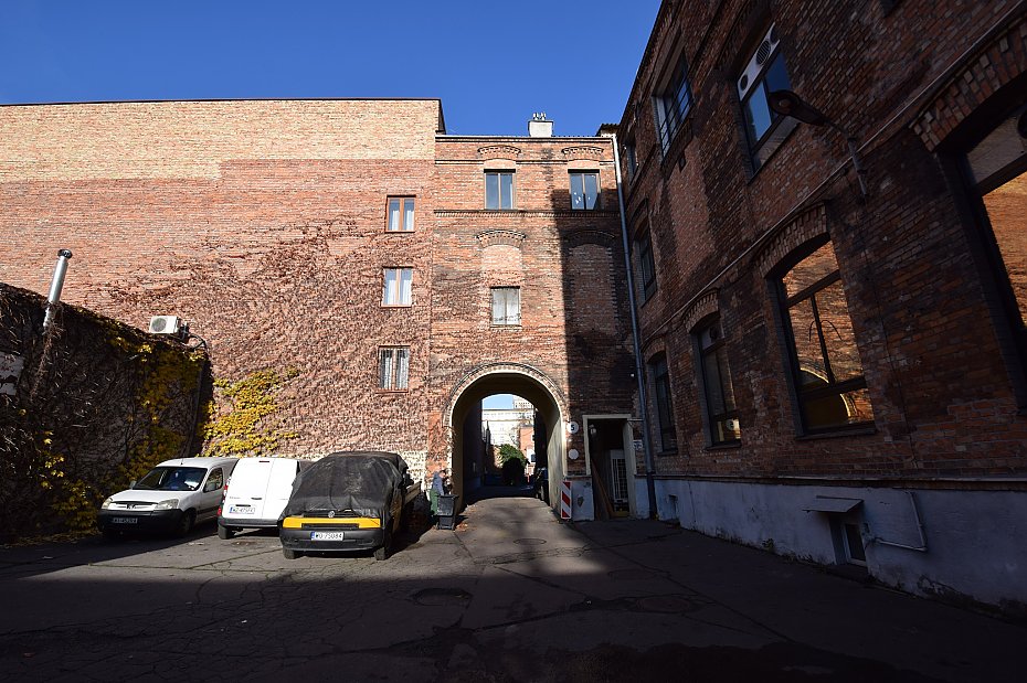 Bezcenny relikt fabryczny przy Ho�ej 51 sta� si� zabytkiem