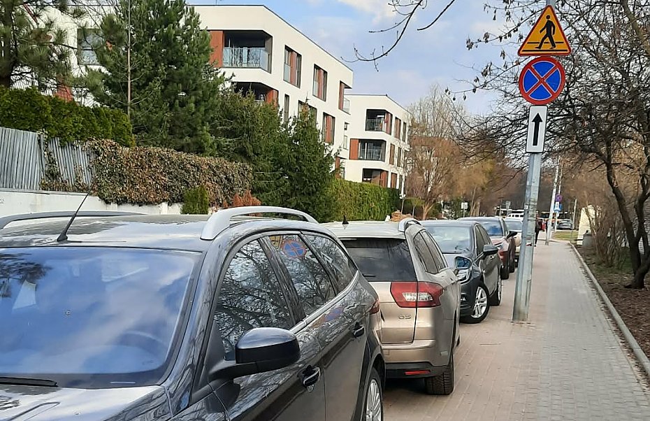alt='Ulica z ca�kowitym zakazem postoju? "S� przepychanki i awantury"'