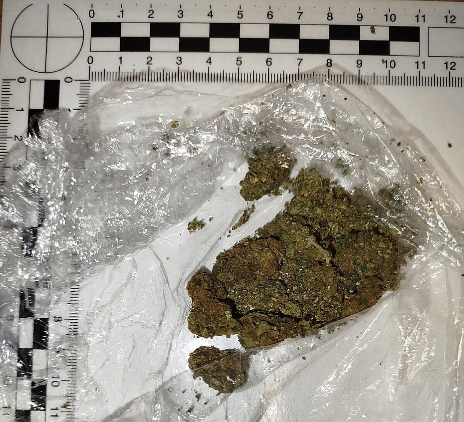 alt='Nerwowe zachowanie zwr�ci�o uwag� policji. W schowku mia� marihuan�'