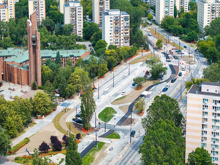 P�tla z szerszym chodnikiem? "Piesi wpadaj� na oczekuj�cych pasa�er�w"