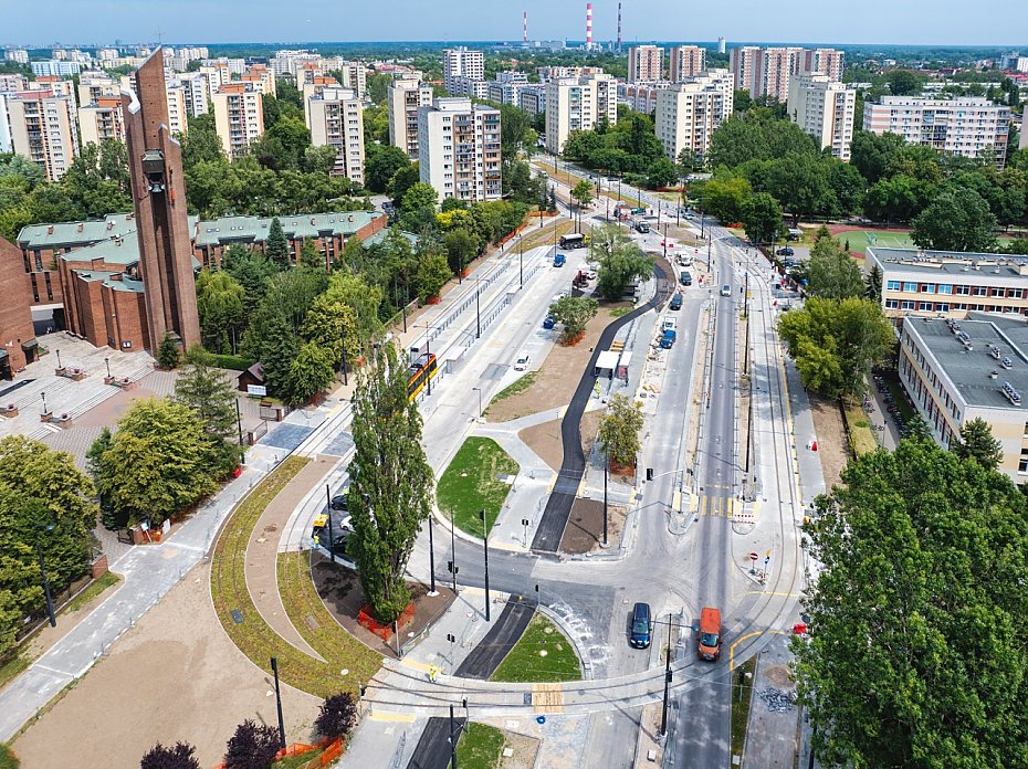 P�tla z szerszym chodnikiem? "Piesi wpadaj� na oczekuj�cych pasa�er�w"