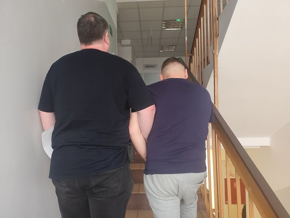 alt='Zn�ca� si� nad matk�. 43-latek z zarzutami i dozorem'