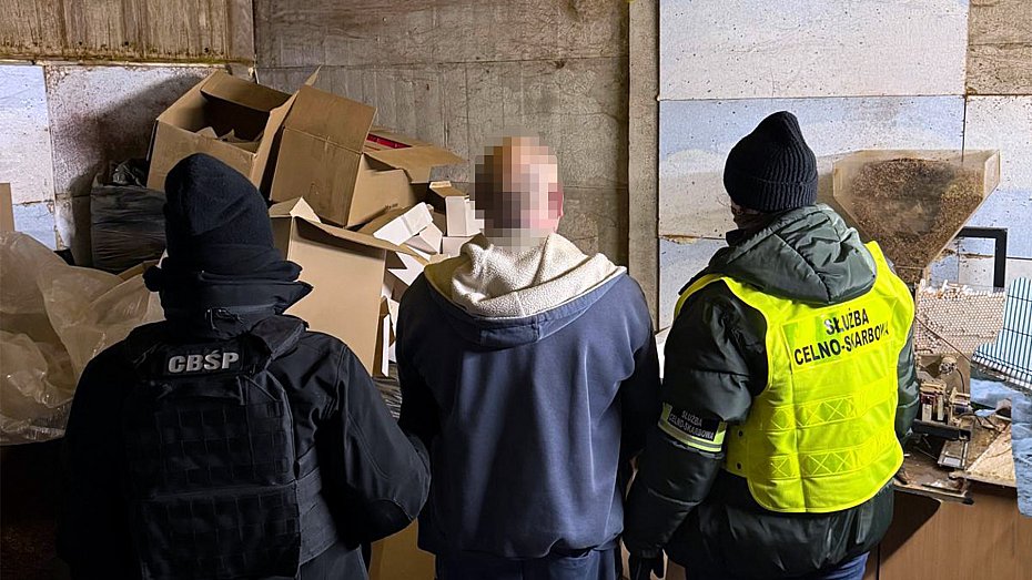 alt='Rozbili nielegaln� wytw�rni� papieros�w. Towar wart 700 tys. z�'