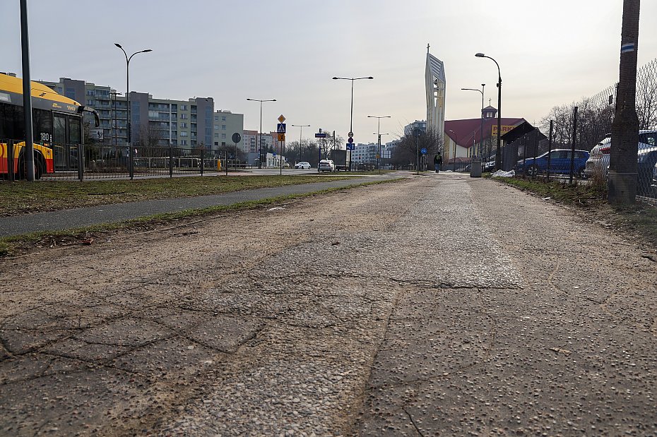 Chodniki i droga rowerowa na Conrada za miliony. Kiedy remont?