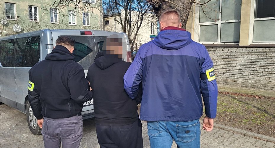 alt='Policja rozbi�a dziupl� samochodow�. Dwie osoby aresztowane'