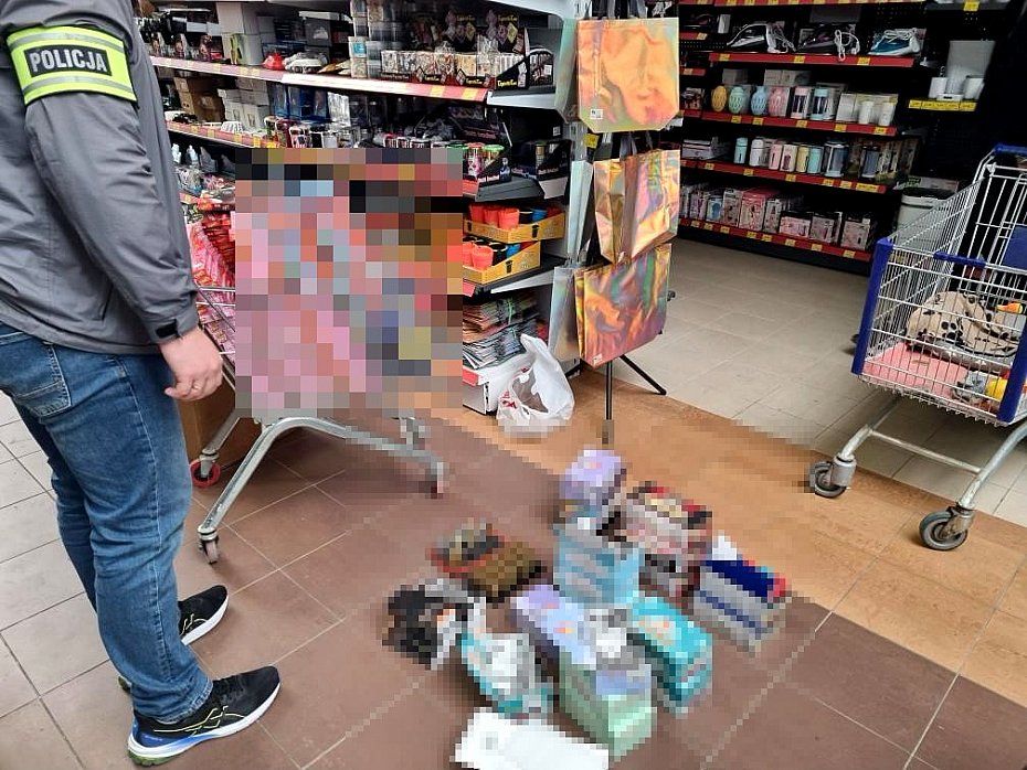 alt='Ponad 700 podr�bek zabezpieczonych. Zarzuty dla 46-latki'