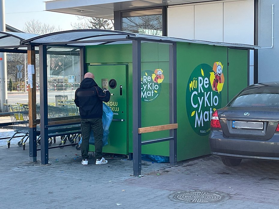 Recyklomaty w Warszawie: odda� butelki? To nie takie proste