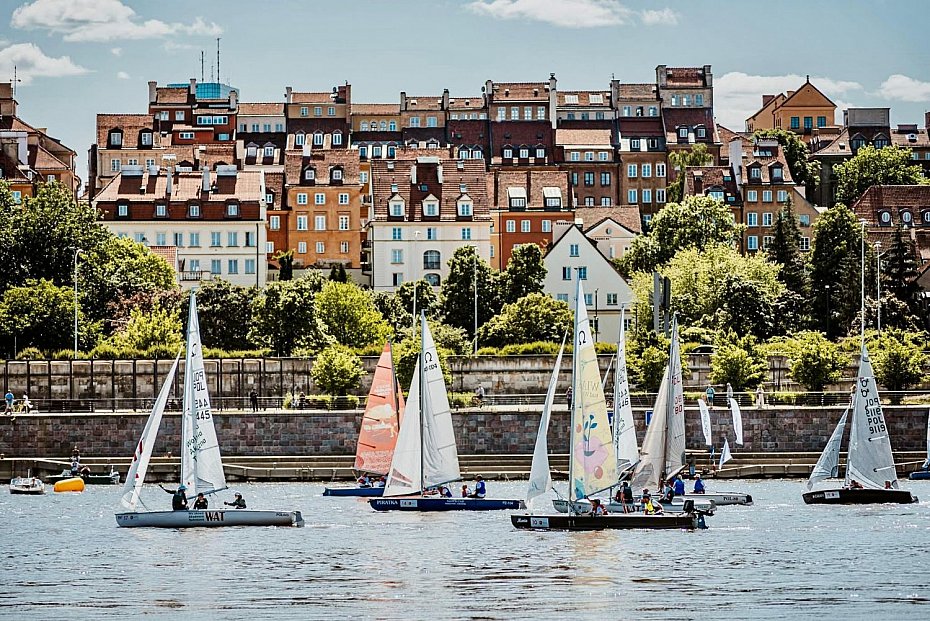 alt='Warszawa w kwiatach i wiosna nad Wis��. Start sezonu wydarze�'