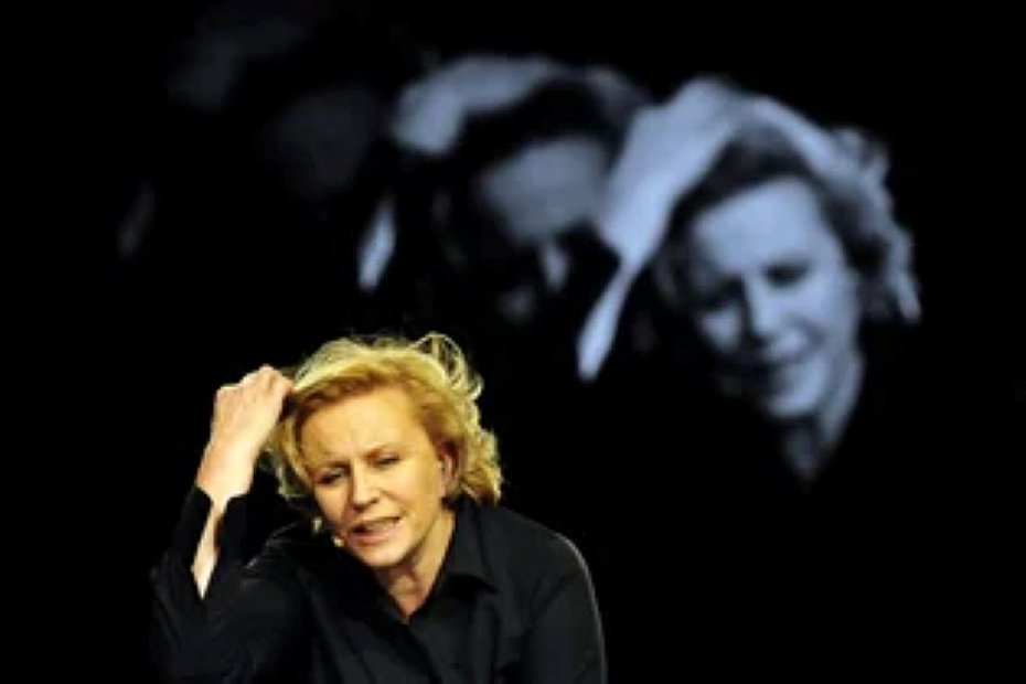 alt='Krystyna Janda w trzech spektaklach z rz�du'