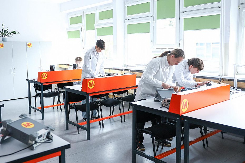Nowa pracownia w ZSEiL. Metro Warszawskie wspiera edukacj�