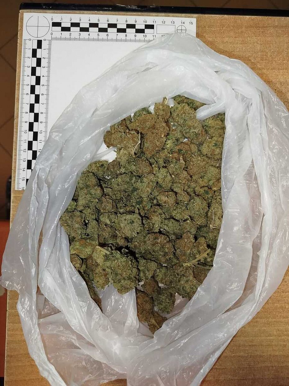 alt='Zapach marihuany zdradzi� 22-latka.'