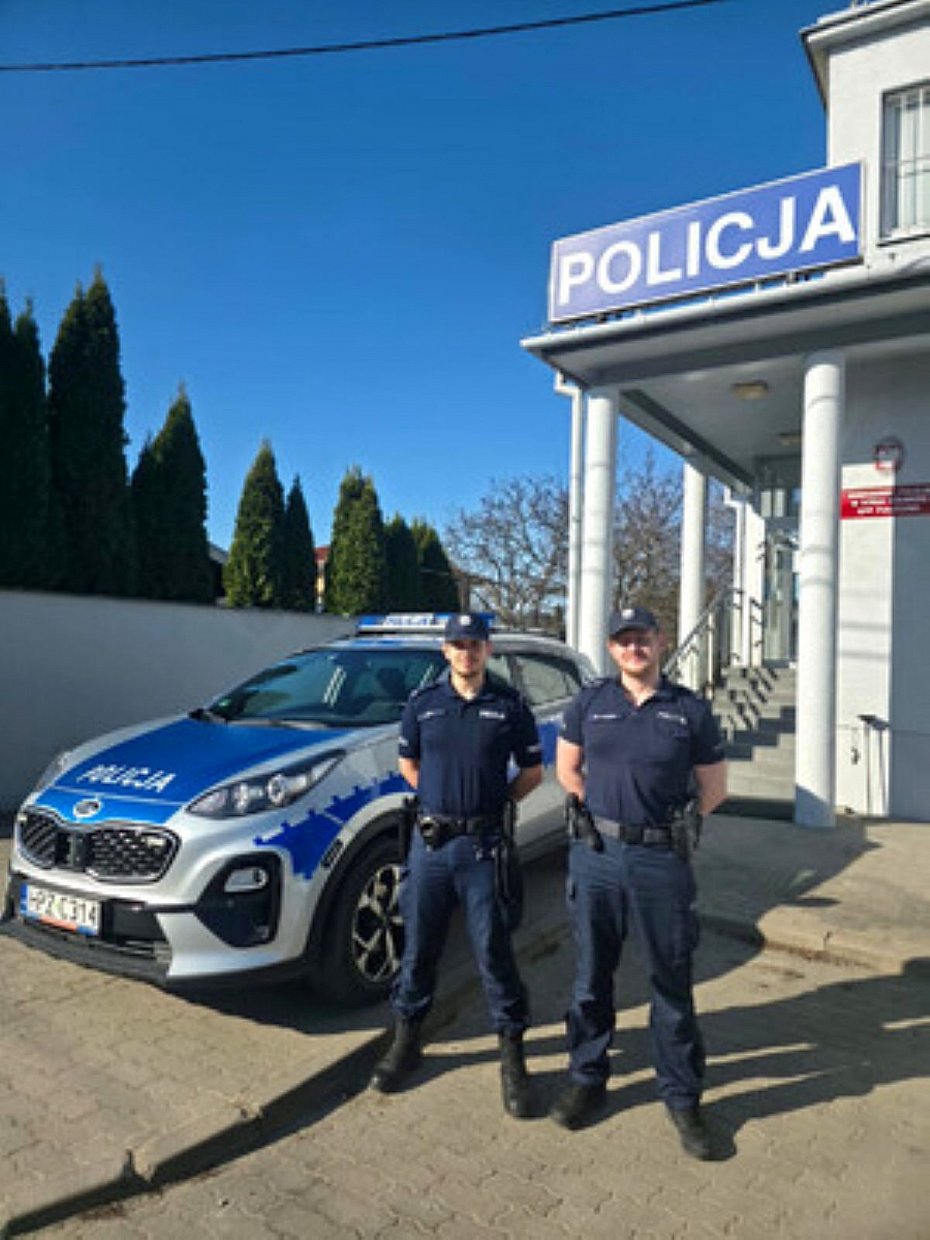 alt='Policjanci uratowali �ycie kobiety w kryzysie emocjonalnym'