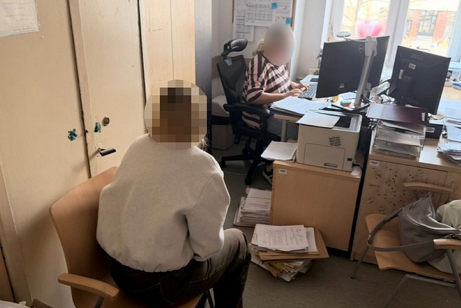 alt='Kasjerka robi�a fikcyjne zwroty. Przyw�aszczy�a pieni�dze'