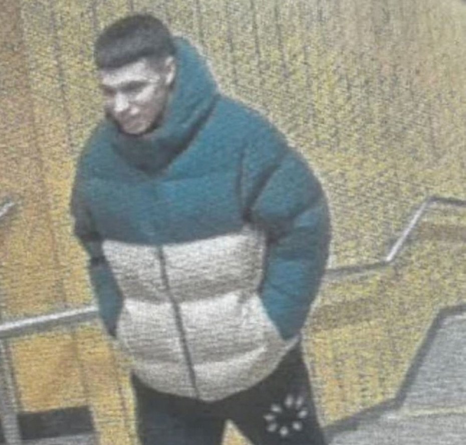 alt='Rozb�j przy Rolnej i Wa�brzyskiej. Policja publikuje wizerunki'